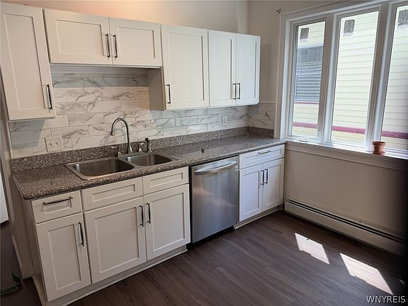 5th image of 212 Richmond Ave