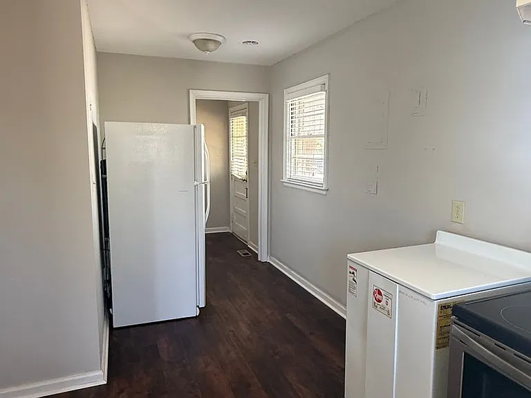 2109 Fleming St — Photo 10