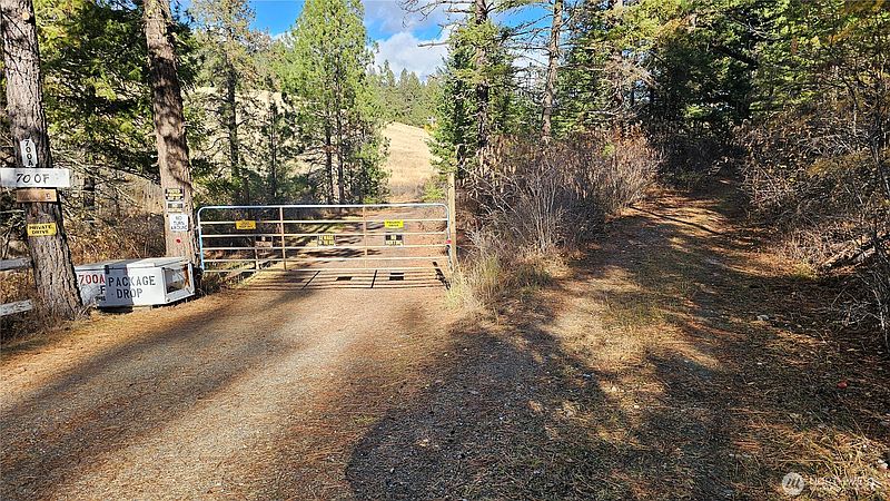 4th image of 700 L Dry Gulch Road