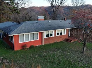 904 Cumberland Ave, Middlesboro, KY 40965