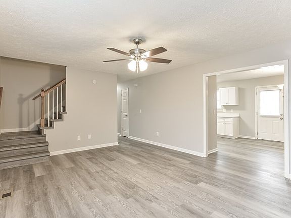 4th image of 1128 Flowers Ct