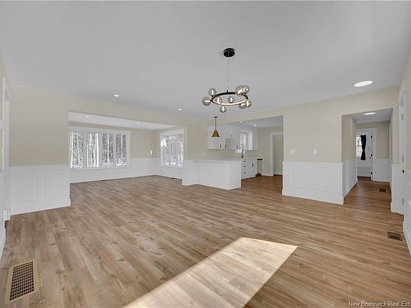 5th image of 327 Robertson Rd