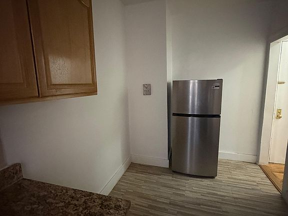 2nd image of 975 Sherman Ave #5S