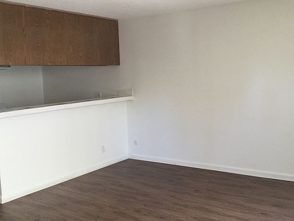 3rd image of 5418 Hermitage Ave APT 202