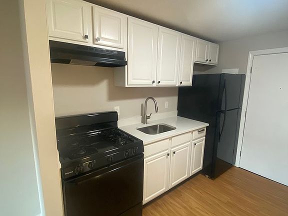 2nd image of 134-140-148 Willard St #148-22
