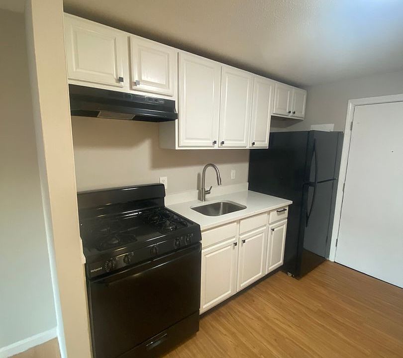1st image of 134-140-148 Willard St #148-22