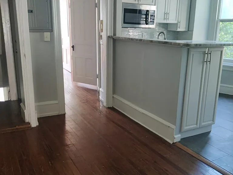 435 E Walnut Ln #1 — Photo 2