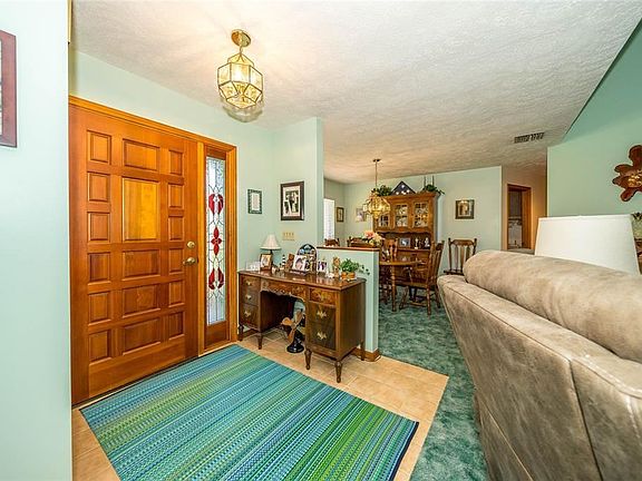 4th image of 34405 Cedarfield Dr