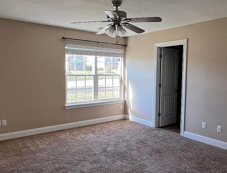 2523 Empire Ave — Photo 7