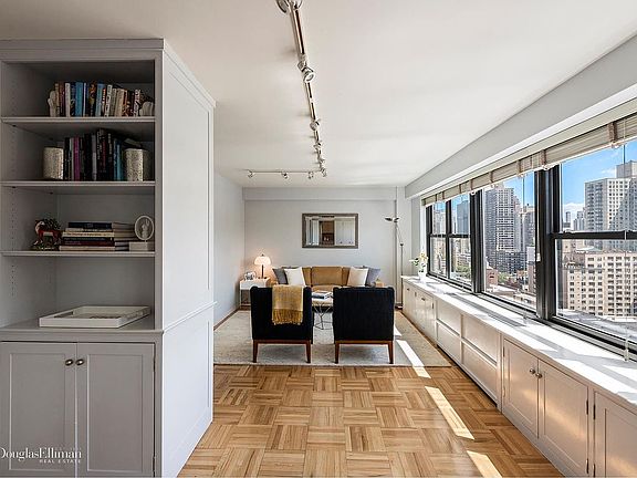 3rd image of 201 E 77th St Unit Phc
