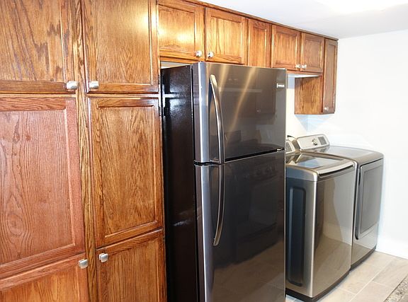 5th image of 29W648 Winchester Cir N Unit 3