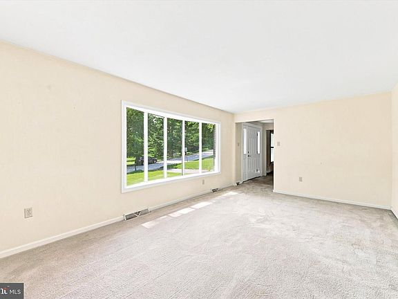 5th image of 23 Rose Tree Dr