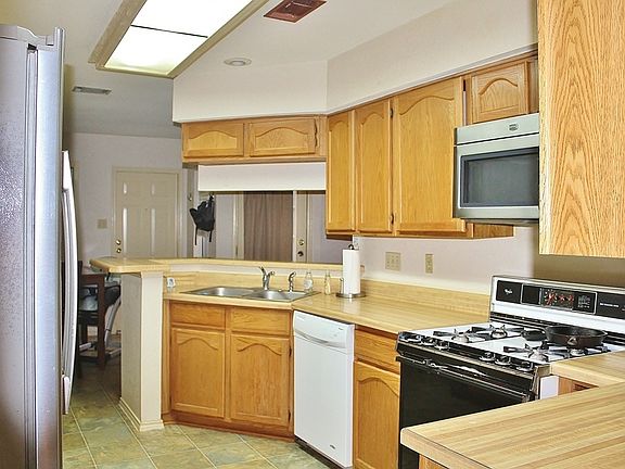 4th image of 913 Manor Dr