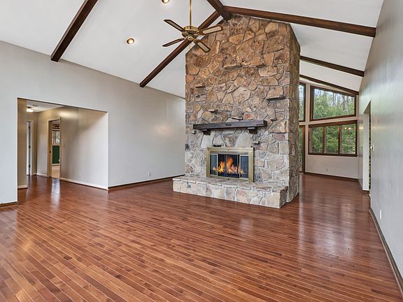 4th image of 149 Sugarbush Cir