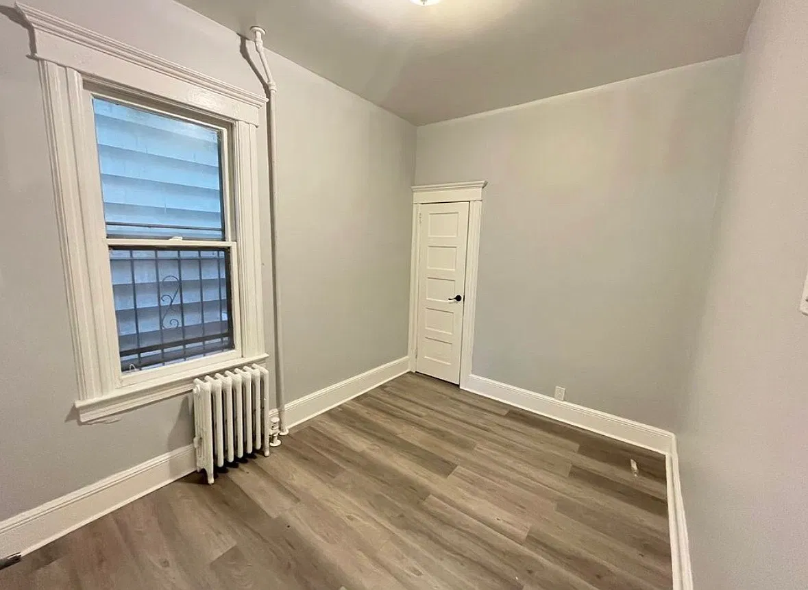 3 bed, 1000 sqft, $2,500 — Photo 3