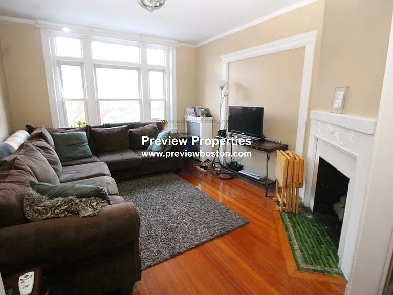 Strathmore Rd — Photo 1