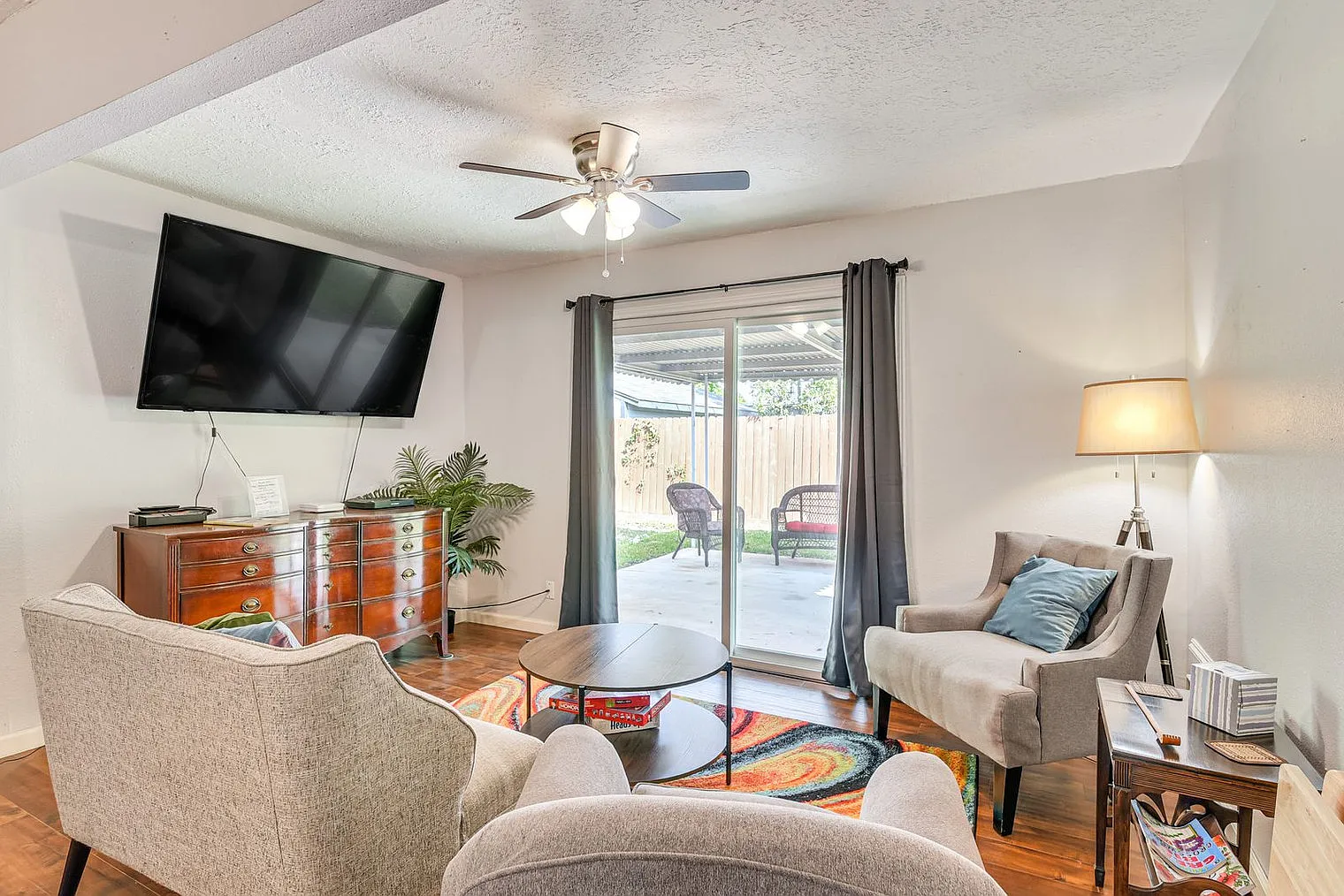 3 bed, 2.0 bath, 2002 sqft, $3,774 — Photo 3