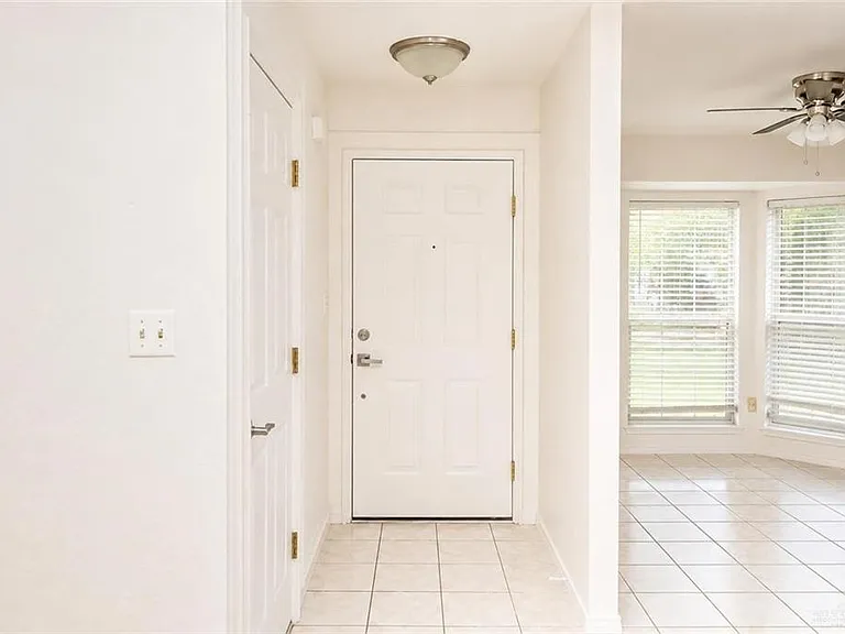 2302 Brock St — Photo 3
