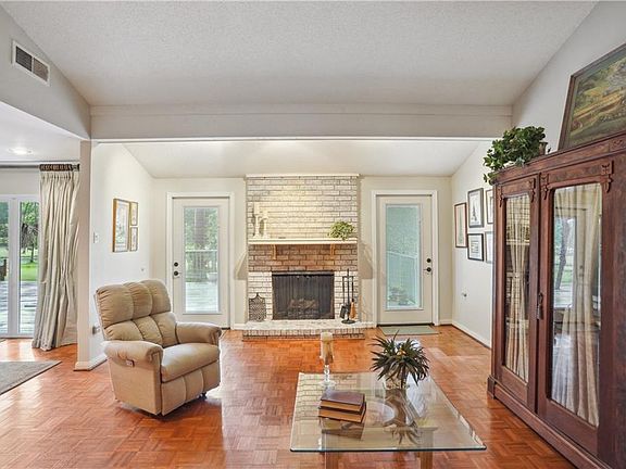 4th image of 640 N Beau Chene Dr APT 8