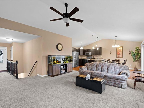 3rd image of 632 Meadowgreen Dr