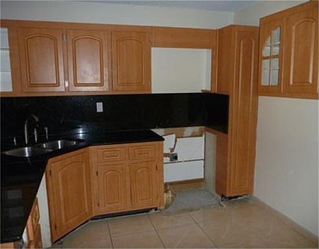 4th image of 2780 NE 183rd St APT 910