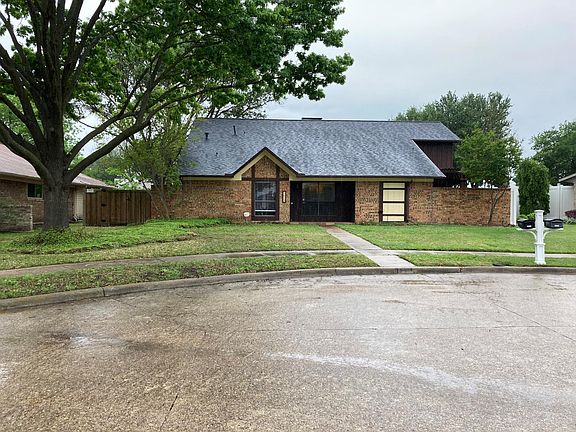 3rd image of 1613 Versailles Dr