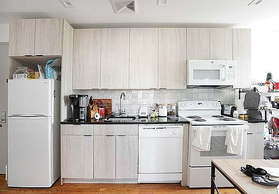 3rd image of 1074 Putnam Ave #4G