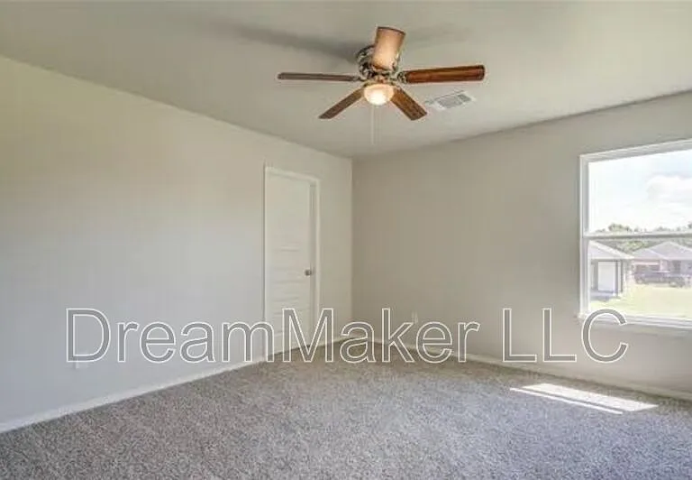 2401 S 28th Ter — Photo 19