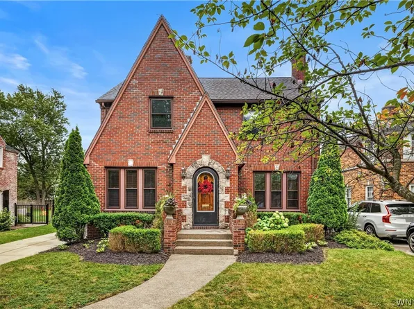 212 Brantwood Rd, Amherst, NY 14226