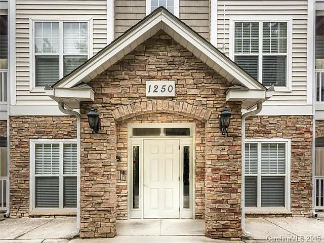 Exterior, main entrance - 1256 Duncan Gardens Dr #9