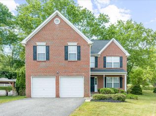 9002 Buttonwood Pl, Philadelphia, PA 19128