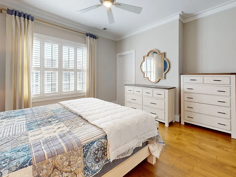114 Tuttle St — Photo 11