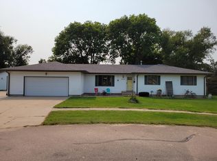 4237 Summer Cir, Grand Island, NE 68803