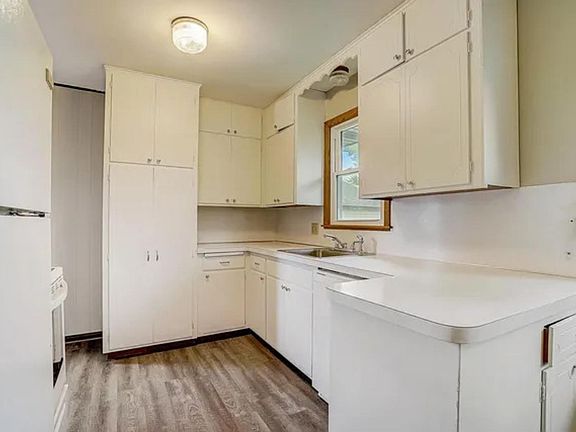 2nd image of 7824 Aster Dr N