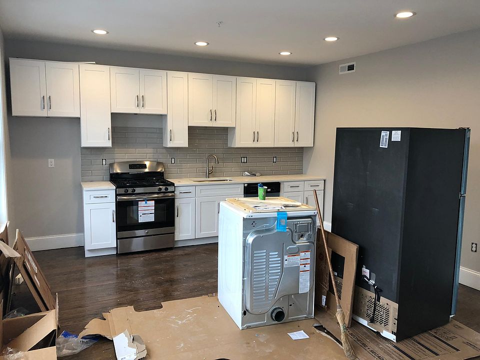 2nd image of 783 Parker St #3FL