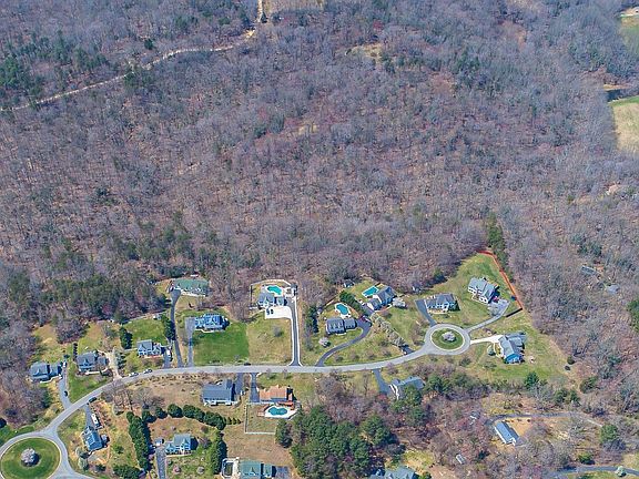 4th image of 4130 Sparkleberry Ct