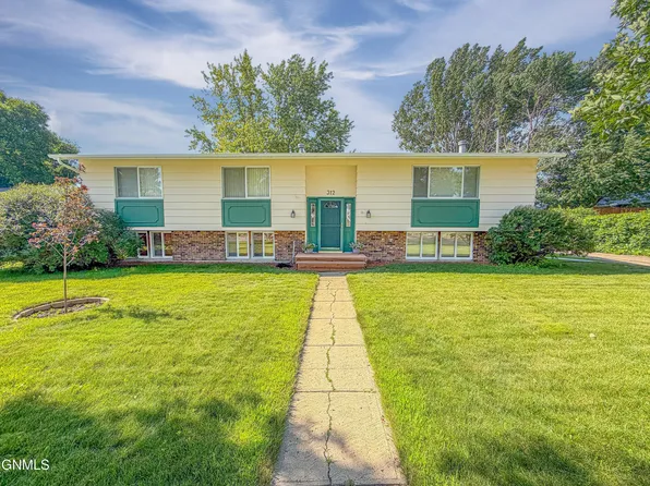 312 18th St E, Williston, ND 58801