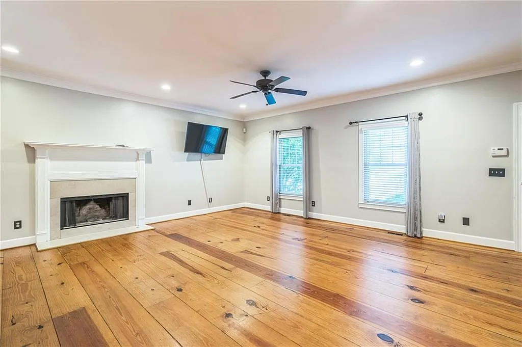 5 bed, 4.0 bath, 3008 sqft, $4,540 — Photo 3