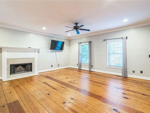 3rd image of 3120 Rockaway Rd