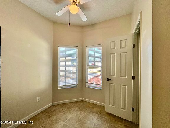 5th image of 3809 JULIA MARIE Drive