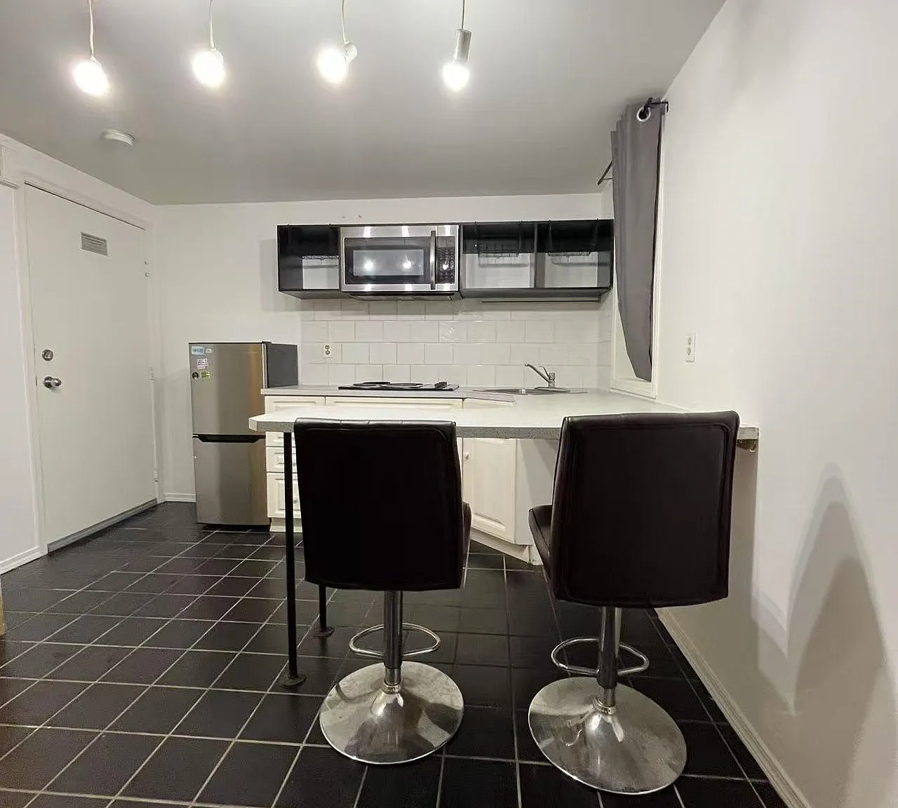 Studio, 187 sqft, $1,490 — Photo 3
