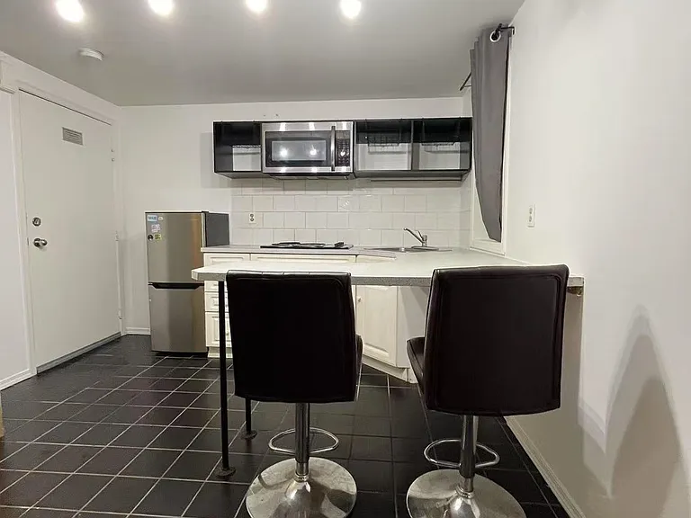 1517 Comox St #6 — Photo 3