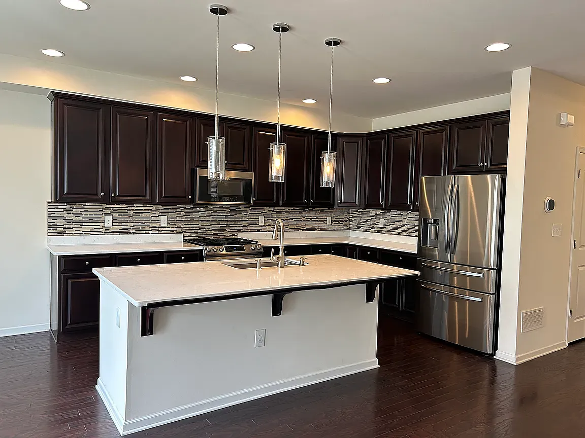 3 bed, 3000 sqft, $3,000 — Photo 3