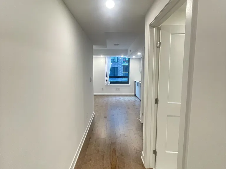 340 Queen St #408 — Photo 13