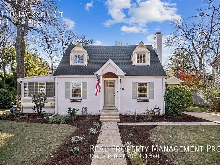 1110 Jackson Ct — Photo 1