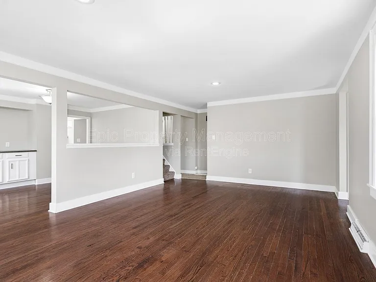 3117 Coucy Ave — Photo 9