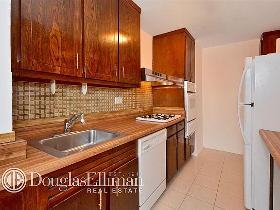 5th image of 555 Kappock St APT 8B