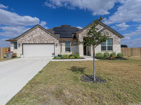113 Scarlet Oak Cir, Floresville, TX 78114