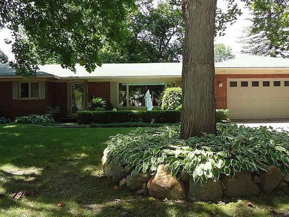 3rd image of 119 W Meldrum Cir