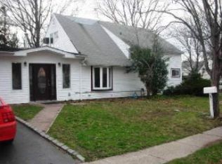 174 Friends Ln, Westbury, NY 11590